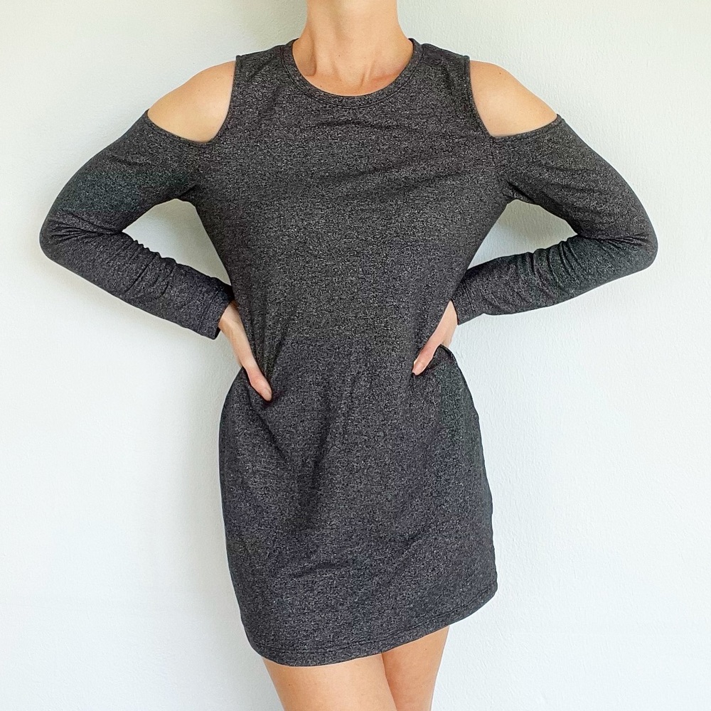 New York & Company gray cut out cold shoulder long sleeve knit dress size small